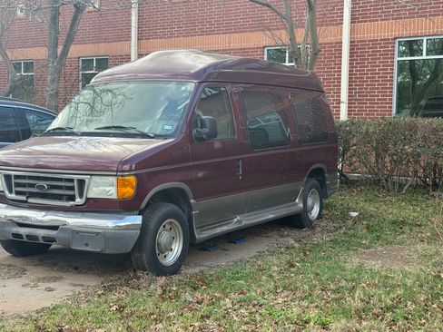 Used 2004 Ford E-250 and Econoline 250 image 2