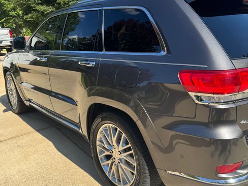 Used 2018 Jeep Grand Cherokee Summit AWD/4WD image 4