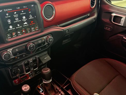 Used 2020 Jeep Gladiator Rubicon image 10