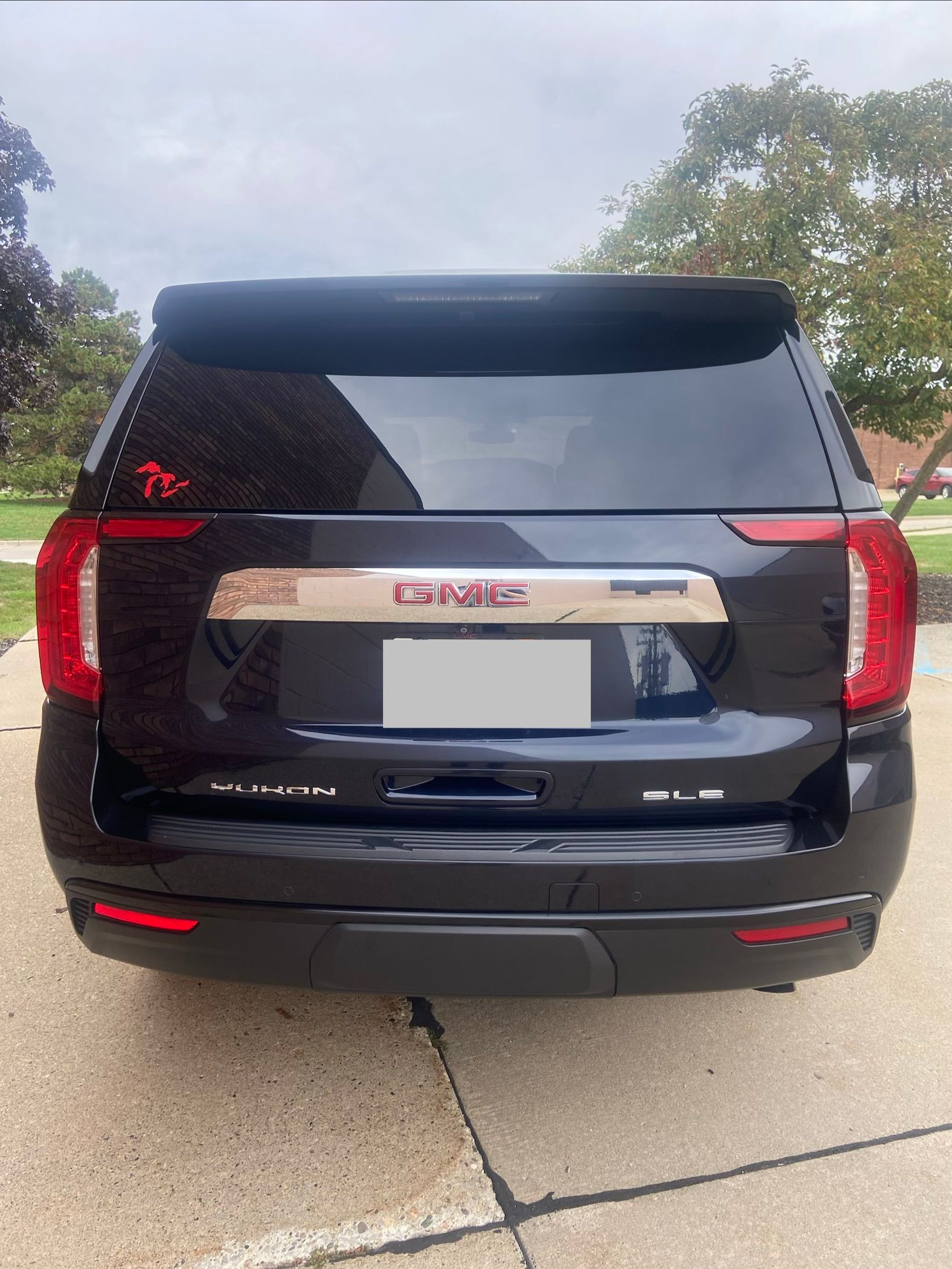 Used 2021 GMC Yukon SLE AWD/4WD image 6