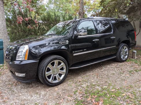 Used 2008 Cadillac Escalade ESV AWD image 1