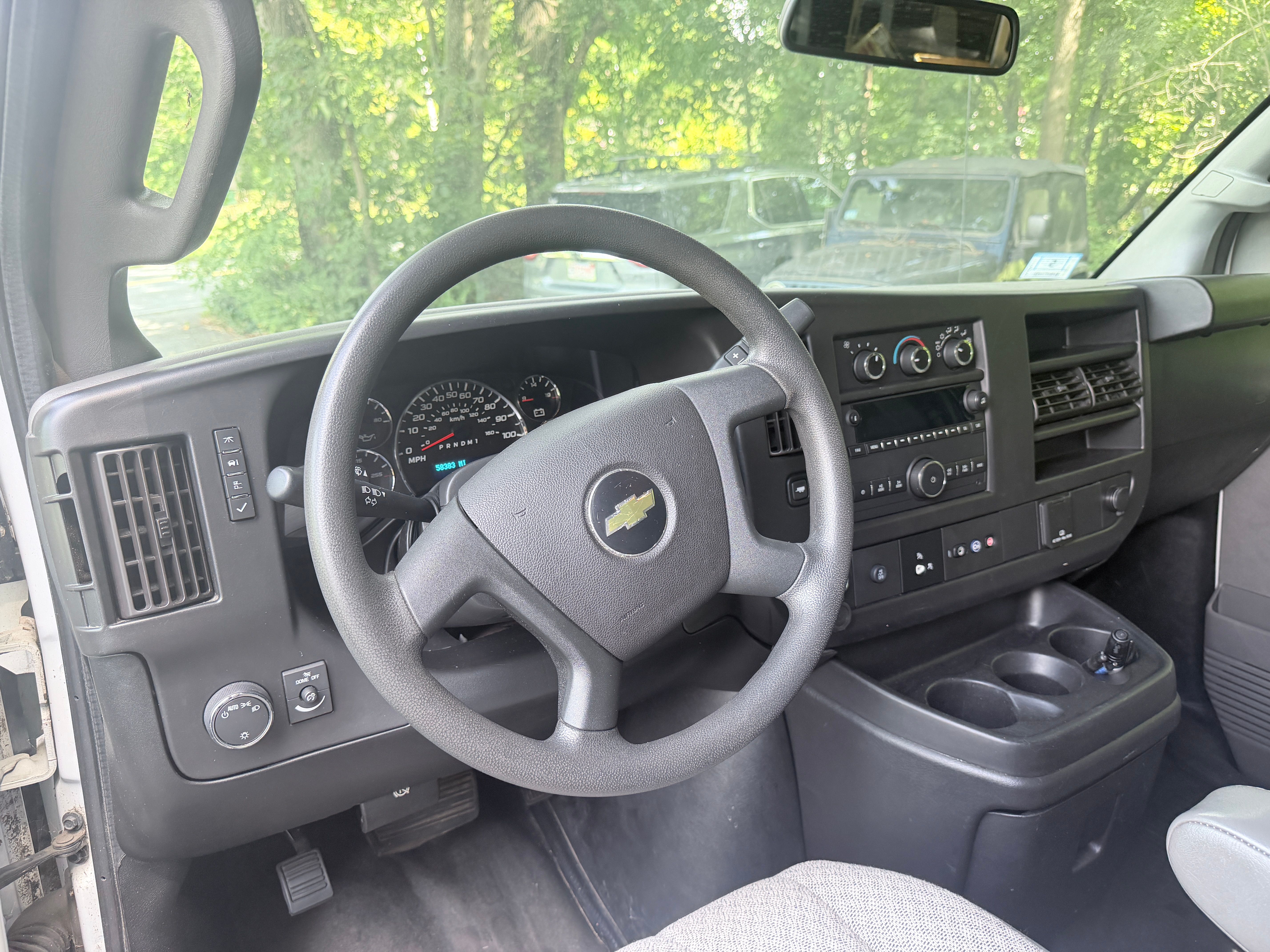 Used 2019 Chevrolet Express 2500 RWD image 9
