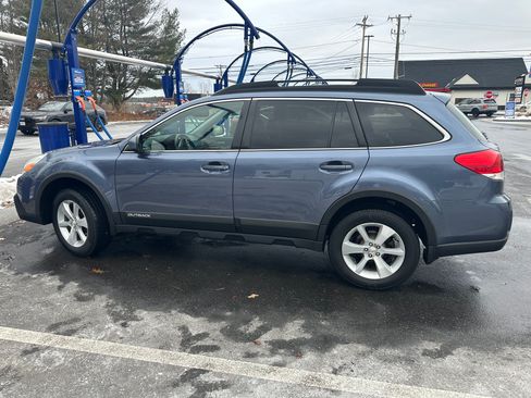 Used 2014 Subaru Outback 2.5i Limited AWD/4WD image 6
