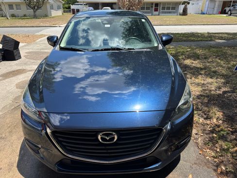 Used 2018 MAZDA MAZDA3 Touring FWD image 2