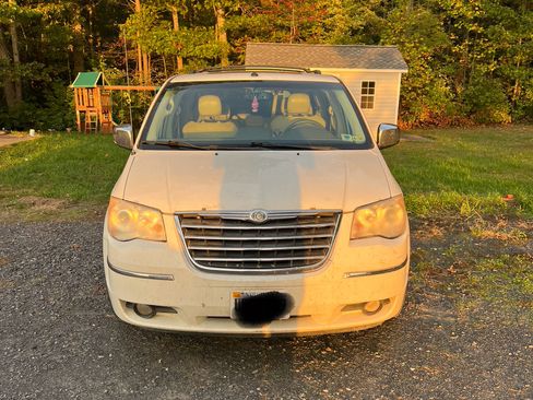 Used 2008 Chrysler Town & Country Limited w/ Entertainment Group #3 image 1