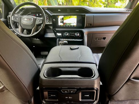 Used 2023 GMC Sierra 1500 AT4 w/ Technology Package AWD/4WD image 9