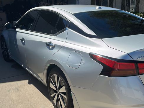 Used 2020 Nissan Altima 2.5 SV FWD image 2
