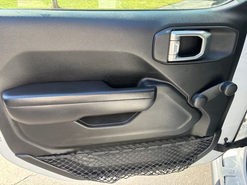 Used 2021 Jeep Wrangler Sport image 23