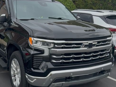 Used 2022 Chevrolet Silverado 1500 LTZ w/ LTZ Premium Package AWD/4WD image 2