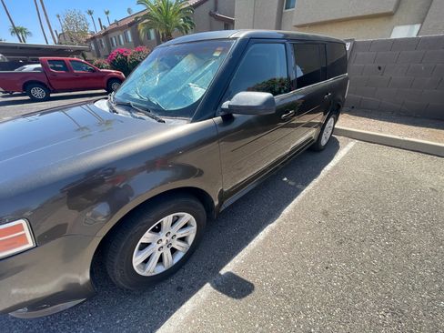 Used 2011 Ford Flex SE FWD image 1