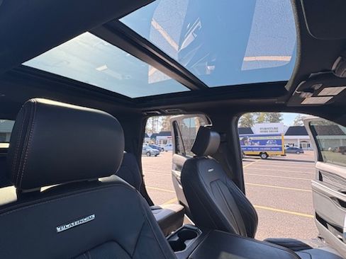 Used 2024 Ford Expedition Platinum image 8