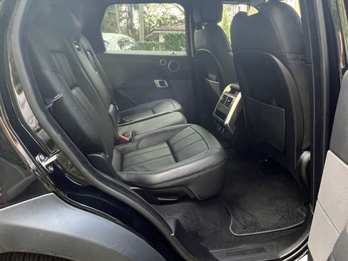 Used 2019 Land Rover Range Rover Sport SE image 6