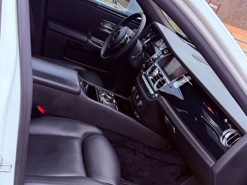 Used 2015 Rolls-Royce Ghost image 14