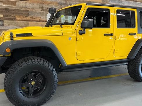 Used 2015 Jeep Wrangler Unlimited Rubicon w/ Connectivity Group image 2