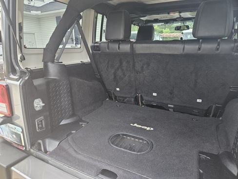 Used 2015 Jeep Wrangler Unlimited Sport AWD/4WD image 26