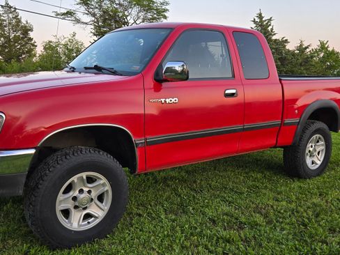 Used 1997 Toyota T100 SR5 image 2