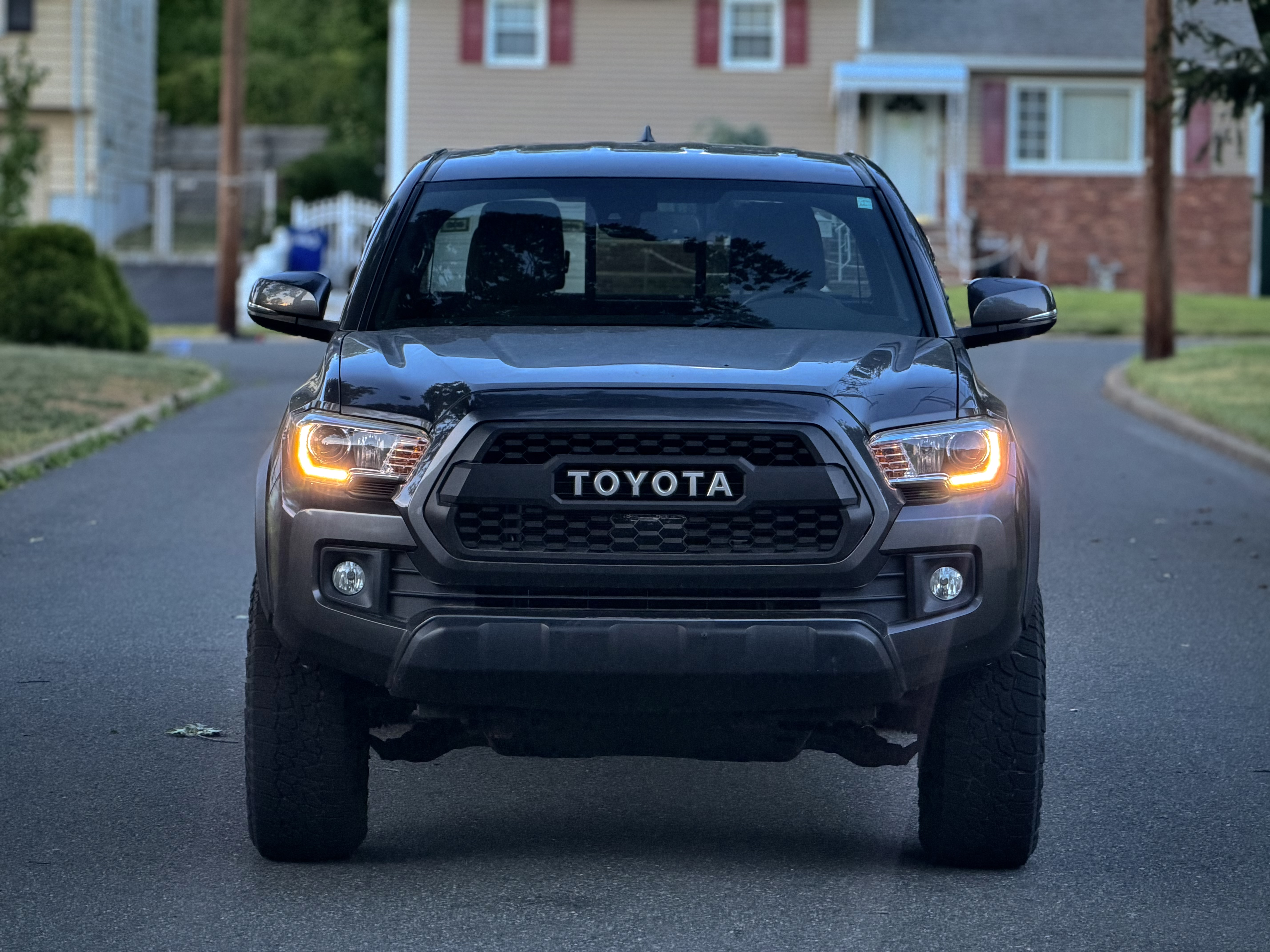Used 2019 Toyota Tacoma TRD Off-Road AWD/4WD image 1