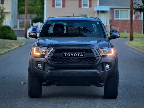 Used 2019 Toyota Tacoma TRD Off-Road AWD/4WD image 1