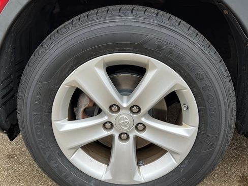 Used 2013 Toyota RAV4 XLE image 17