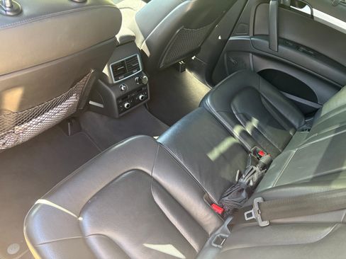 Used 2015 Audi Q7 3.0T S line Prestige w/ 21" S Line Plus Package image 9