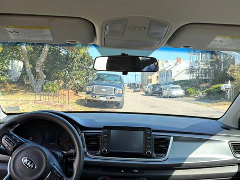 Used 2019 Kia Rio S image 2