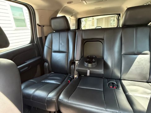 Used 2014 Chevrolet Suburban LT w/ Luxury Package AWD/4WD image 14