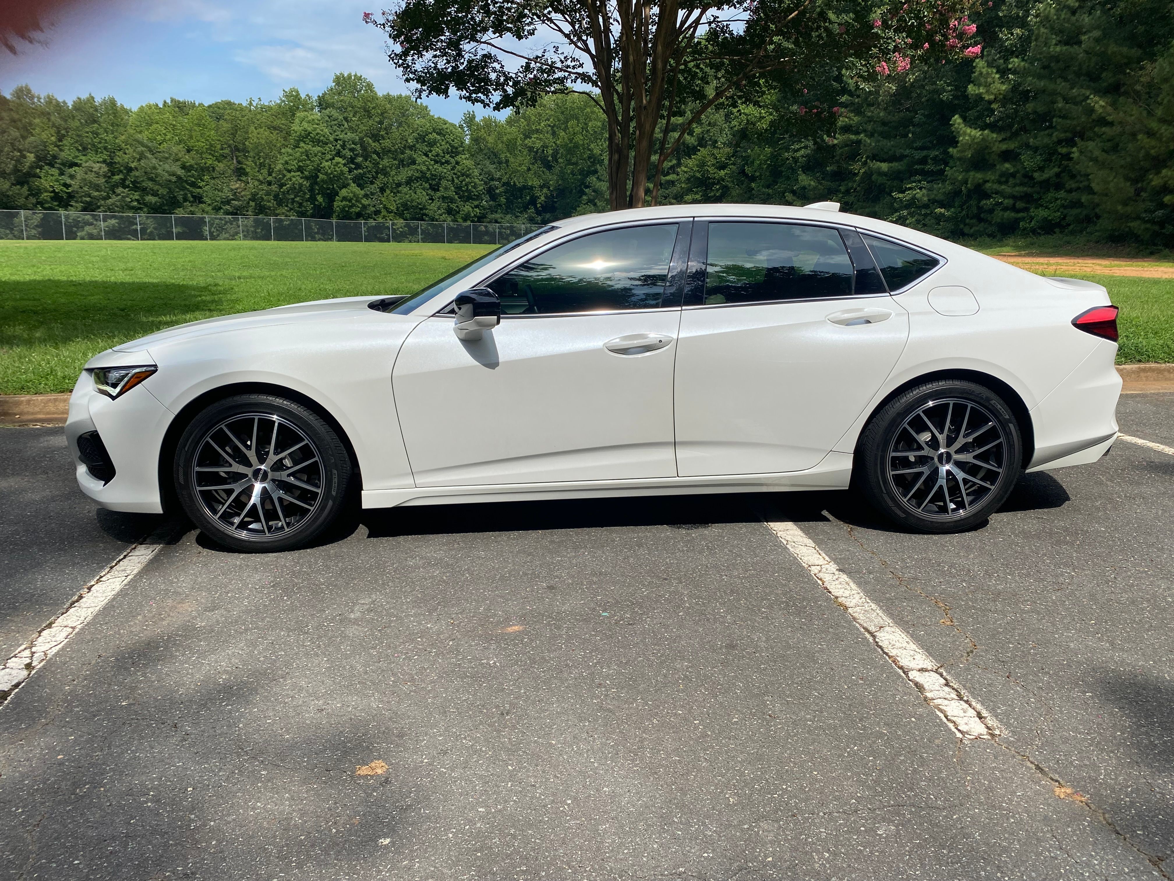 Used 2022 Acura TLX w/ Technology Package FWD image 4