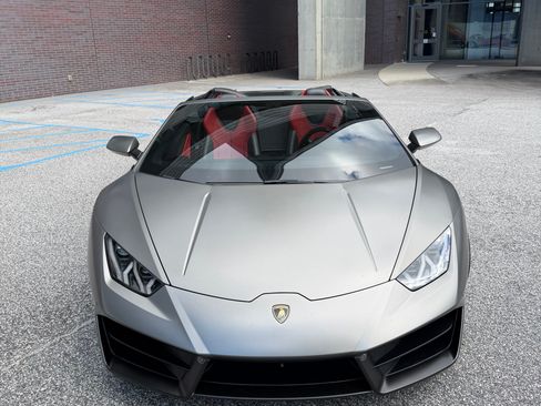 Used 2018 Lamborghini Huracan LP 580-2 RWD image 2