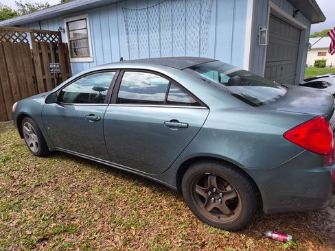Used 2009 Pontiac G6 Sedan w/ Preferred Package image 2