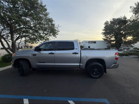 Used 2017 Toyota Tundra SR5 image 2