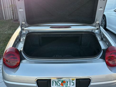 Used 2004 Ford Thunderbird image 5