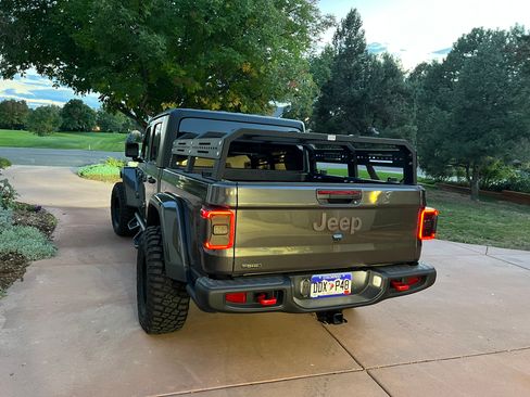 Used 2022 Jeep Gladiator Rubicon w/ Cold Weather Group AWD/4WD image 11