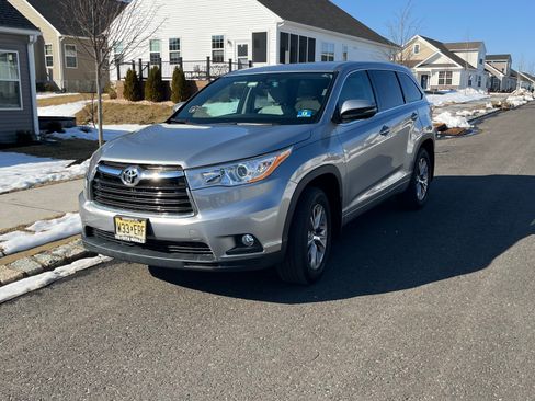 Used 2014 Toyota Highlander Plus image 1