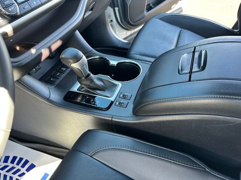 Used 2016 Toyota Highlander XLE image 19