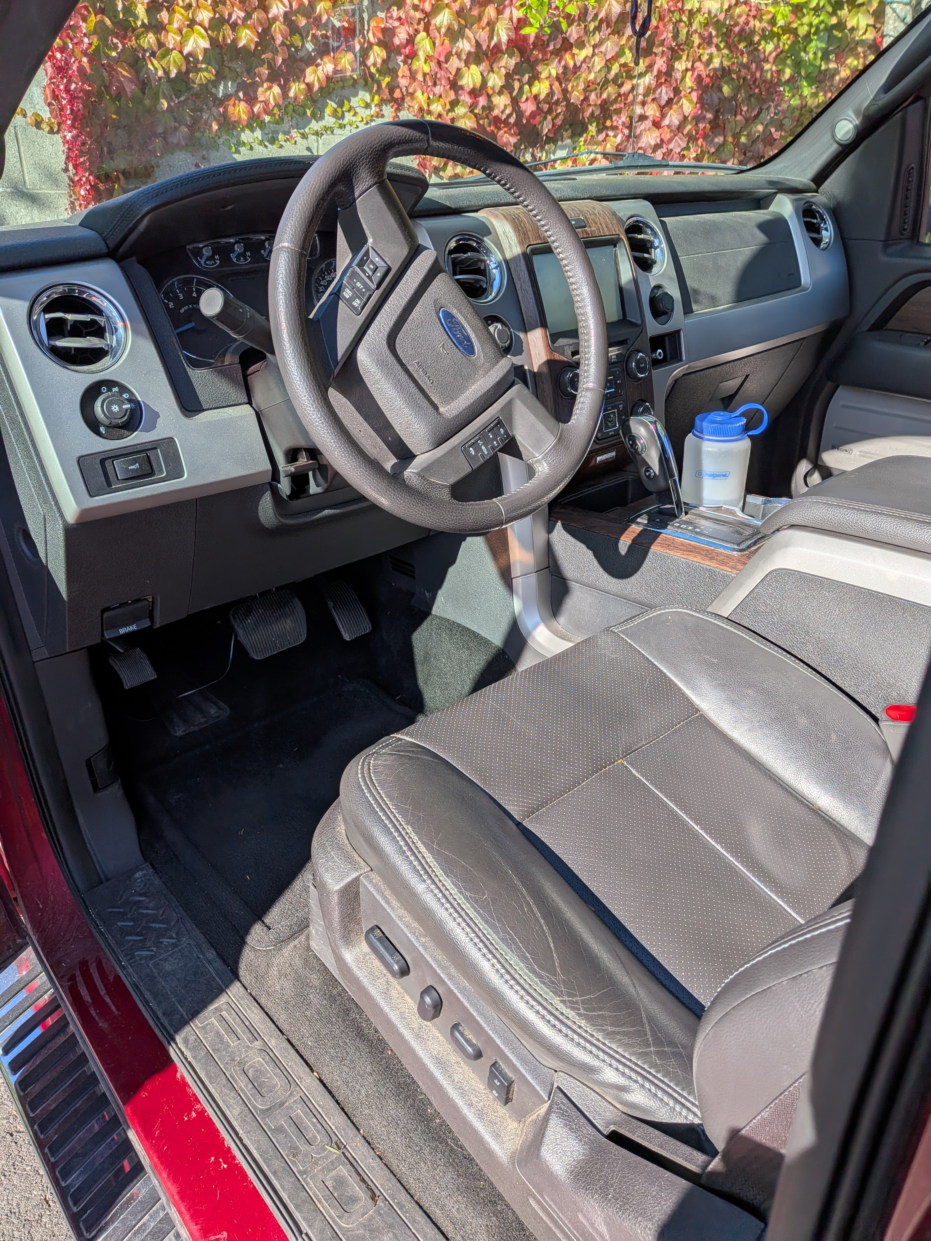 Used 2014 Ford F150 Lariat w/ Equipment Group 502A Luxury AWD/4WD image 24