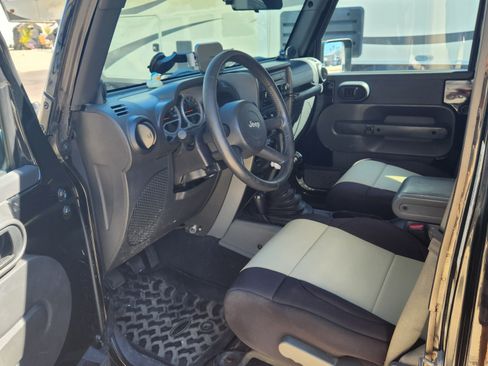 Used 2007 Jeep Wrangler Unlimited Sahara w/ Dual Top Group image 8