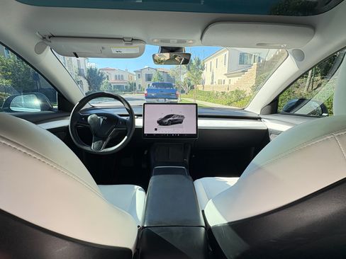 Used 2023 Tesla Model 3 Standard Range image 4