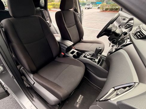 Used 2022 Nissan Rogue Sport S FWD image 11