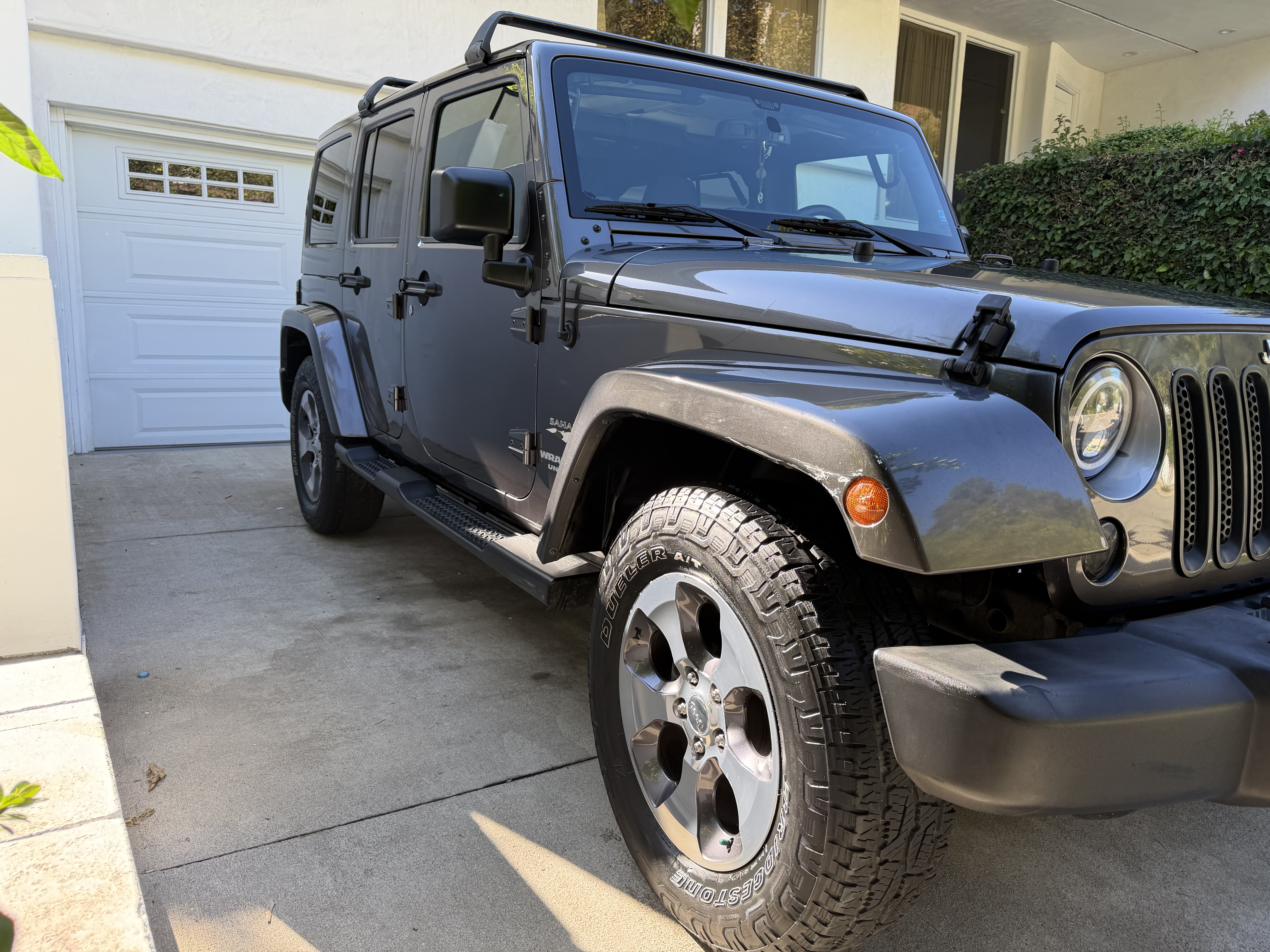 Used 2016 Jeep Wrangler Unlimited Sahara w/ Dual Top Group AWD/4WD image 26