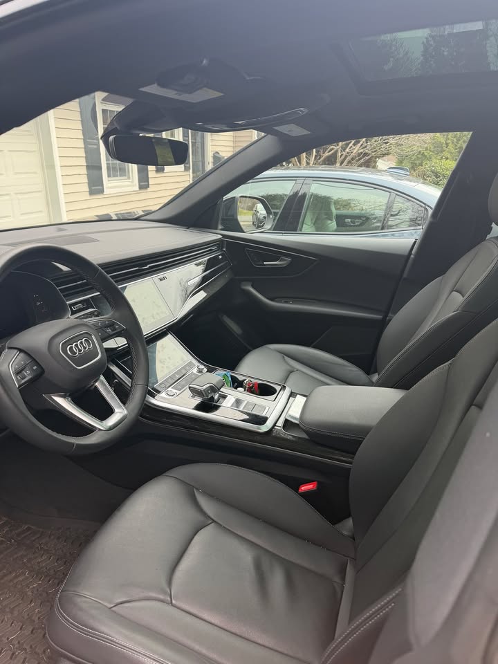 Used 2025 Audi Q8 Premium AWD/4WD image 6
