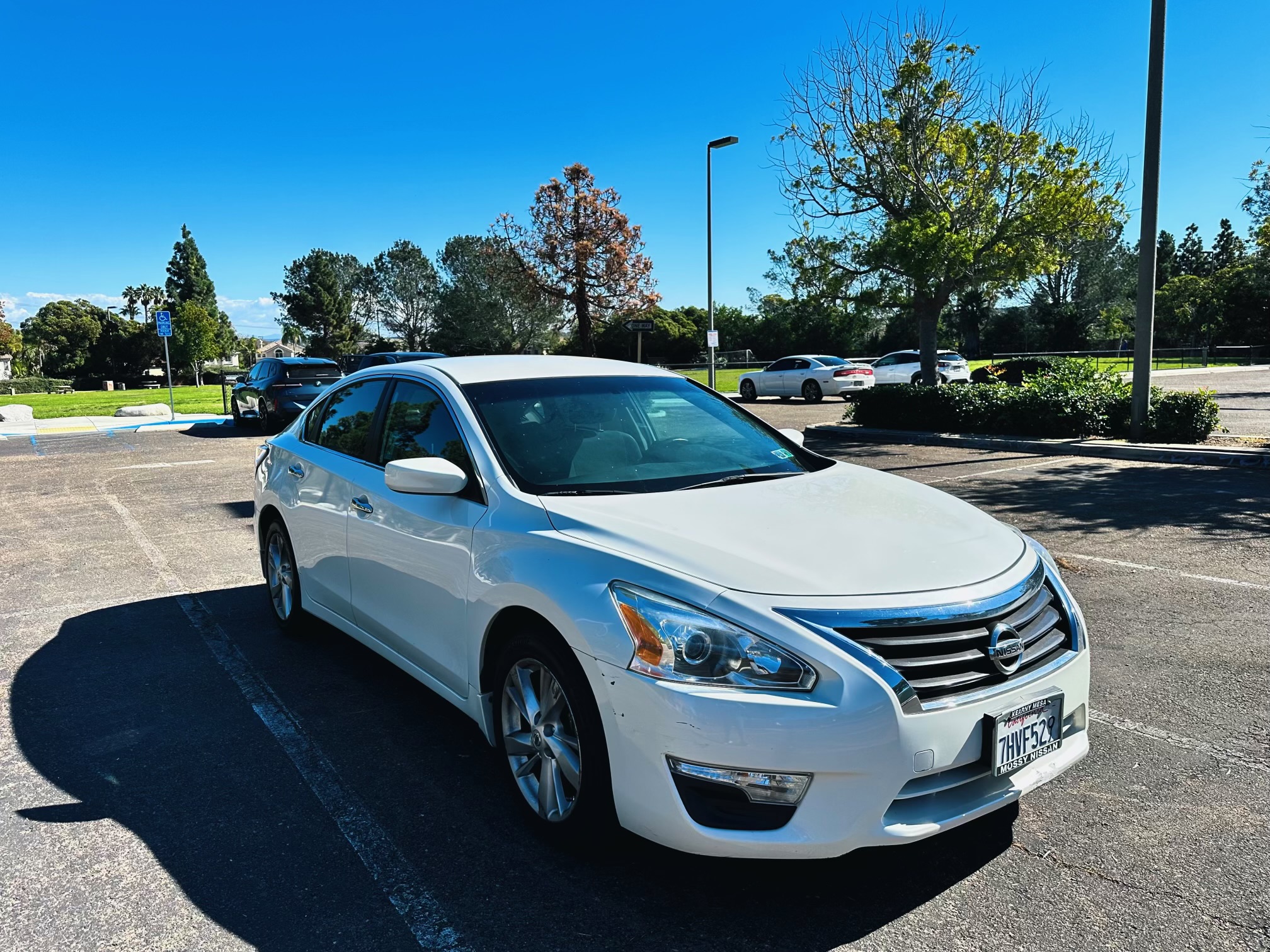 Used 2014 Nissan Altima 2.5 SV FWD image 2