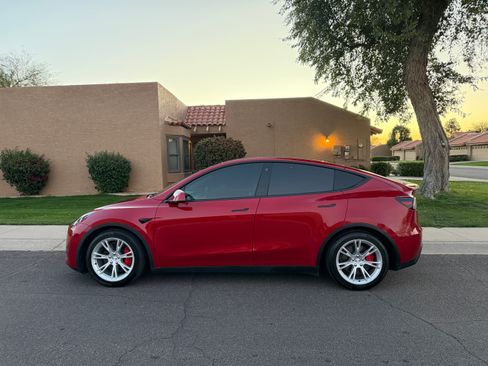Used 2022 Tesla Model Y Performance image 2