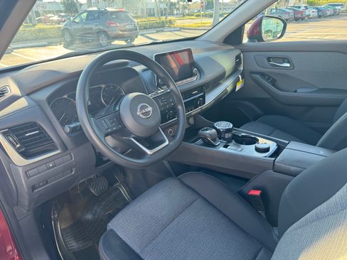 Used 2022 Nissan Rogue SV image 16