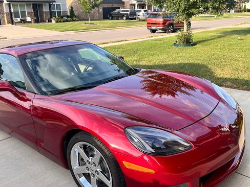 Used 2007 Chevrolet Corvette Coupe w/ Preferred Equipment Group RWD image 4