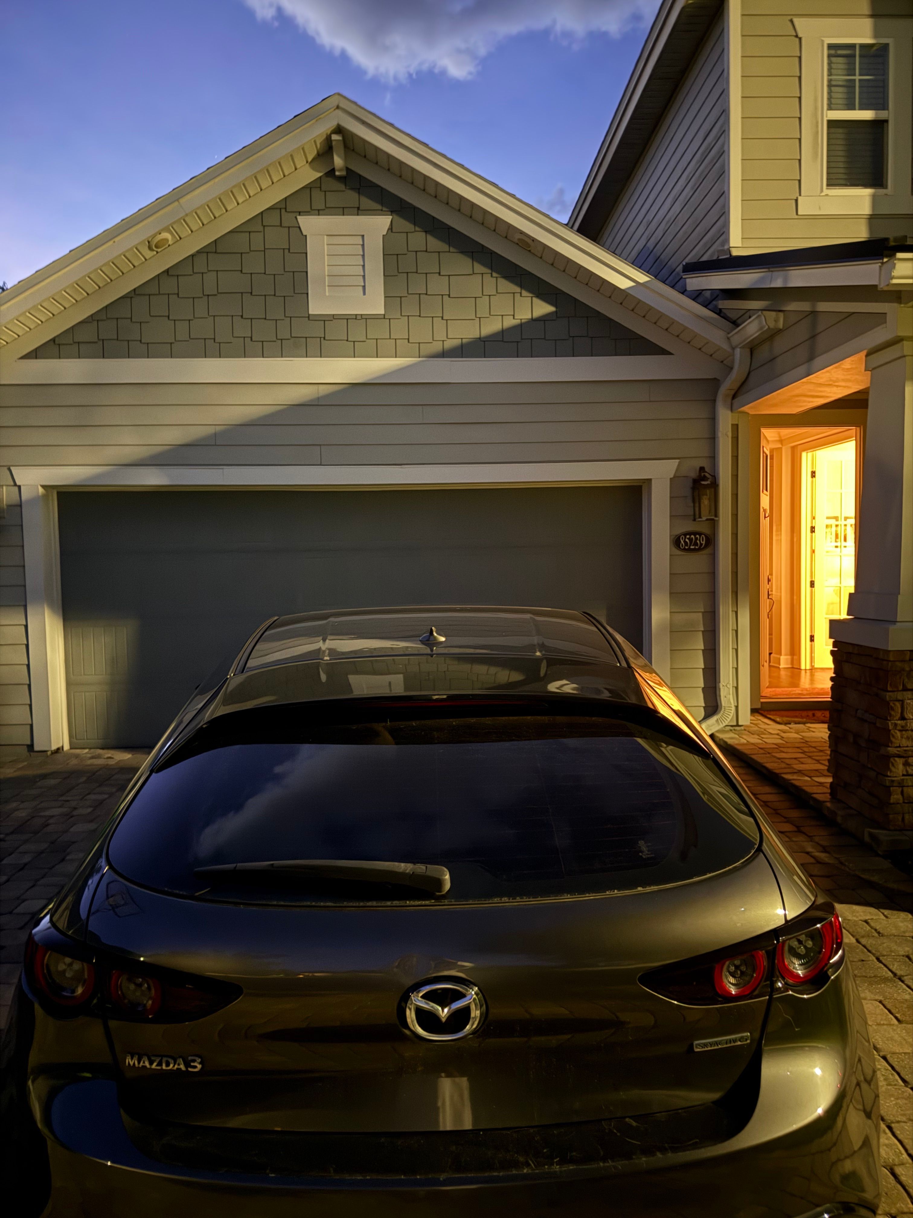Used 2019 MAZDA MAZDA3 Hatchback w/ Premium Package FWD image 4