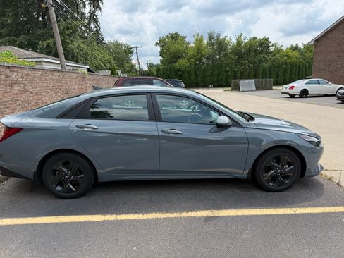 Used 2022 Hyundai Elantra Blue FWD image 5