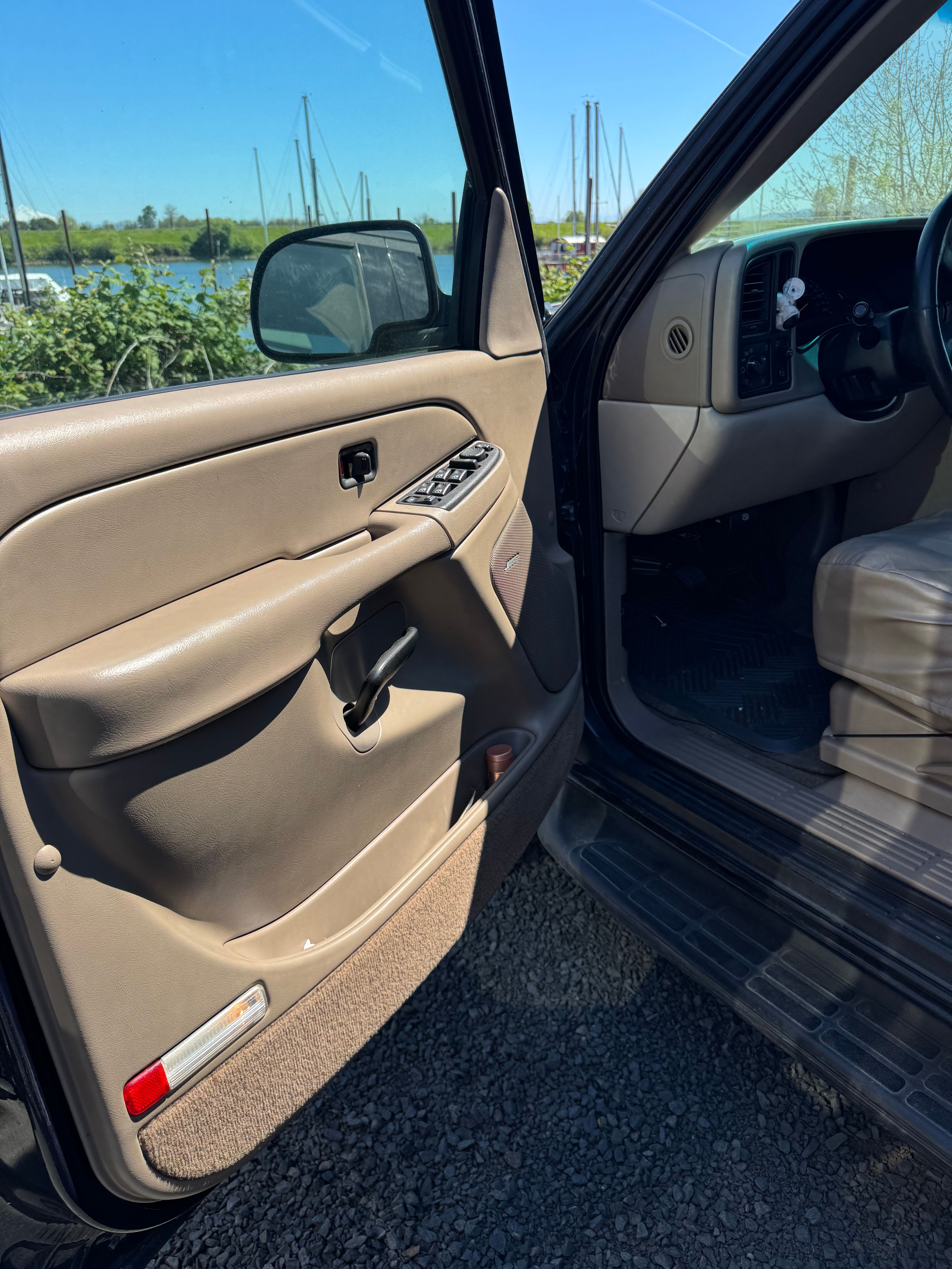 Used 2004 Chevrolet Tahoe LS w/ Preferred Equipment Group RWD image 10