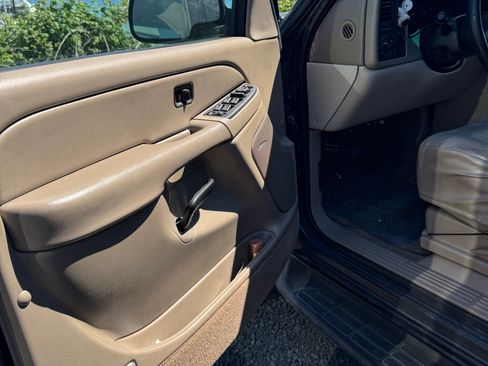 Used 2004 Chevrolet Tahoe LS w/ Preferred Equipment Group image 10