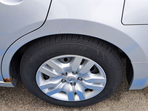 Used 2010 Nissan Altima 2.5 S image 9