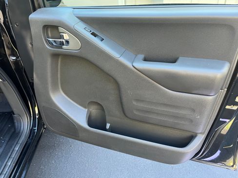 Used 2016 Nissan Frontier SV AWD/4WD image 6